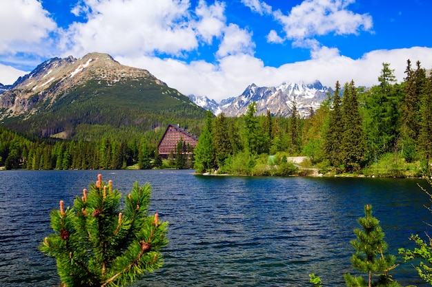 Alti Tatra e bellissimo lago in Slovacchia