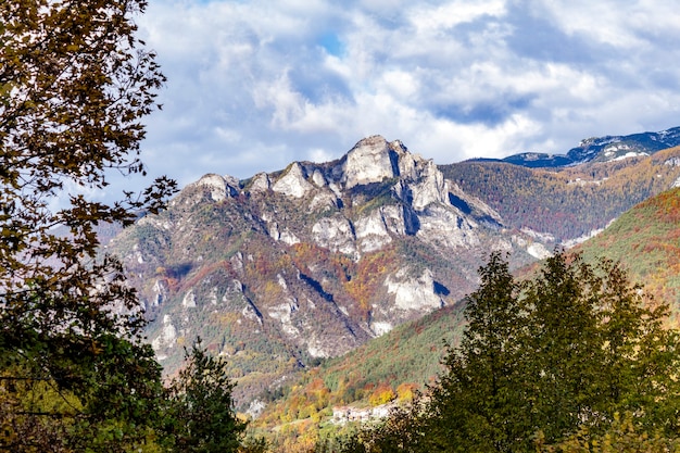 Altopiano di Folgaria visto dal paese di Guardia.