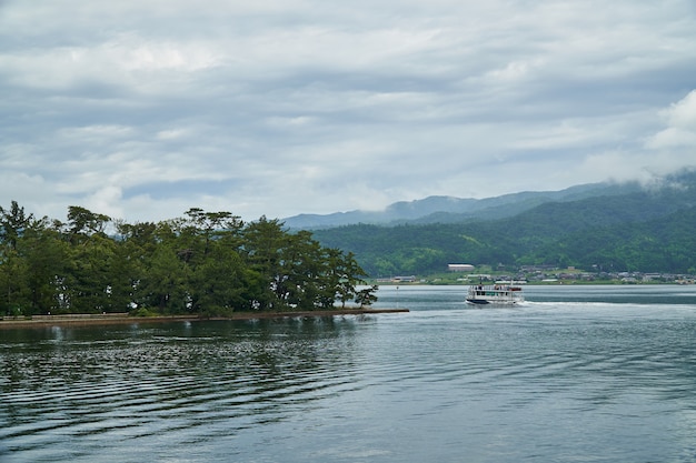 Amanohashidate barca nel mare