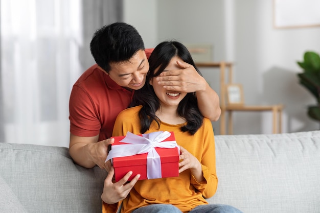 Amare l'uomo che fa sorpresa per San Valentino o il compleanno