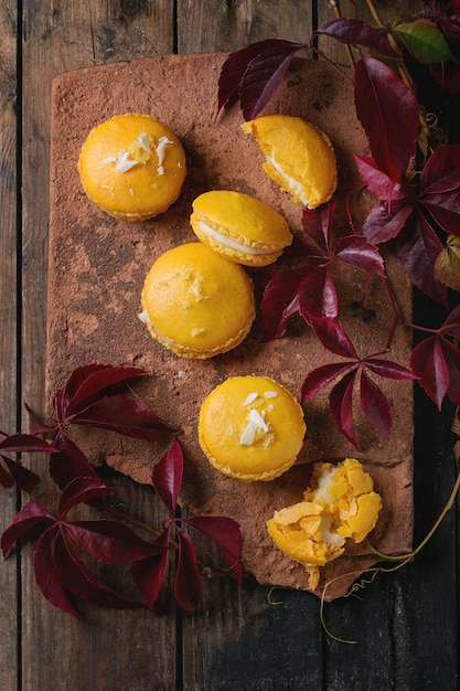 Amaretti agli agrumi con cioccolato bianco