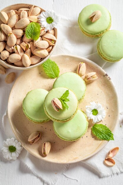 Amaretti al pistacchio fatti in casa e dolci come piccolo dessert