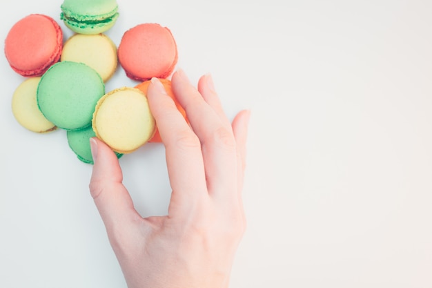 Amaretti assortiti in colori pastello