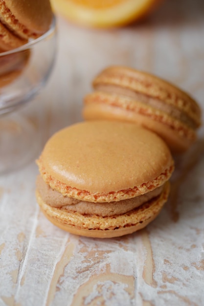 Amaretti con arancia e caramello