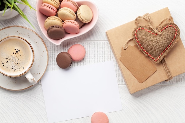 Amaretti e caffè fatti in casa