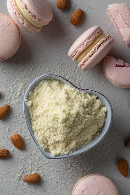 Amaretti rosa con farina di mandorle