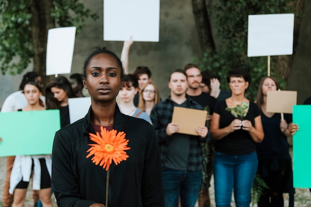 Ambientalisti che protestano per l&#39;ambiente