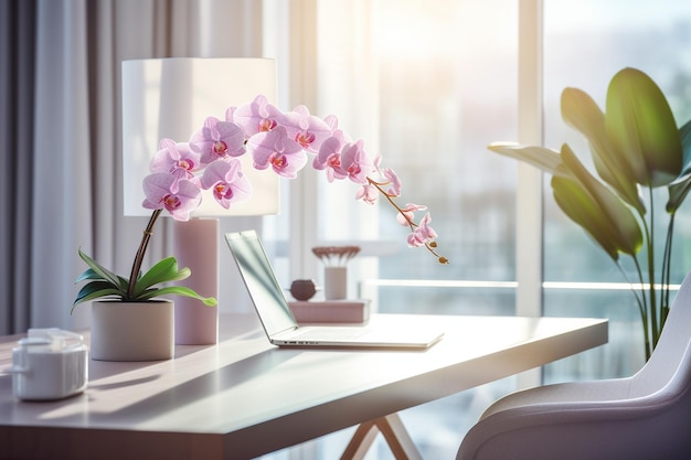 Ambiente di lavoro moderno con un'orchidea da scrivania