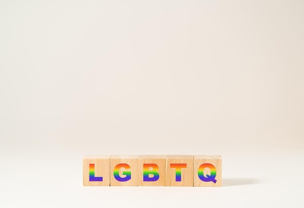 Ami le parole LGBT sul blocco di legno