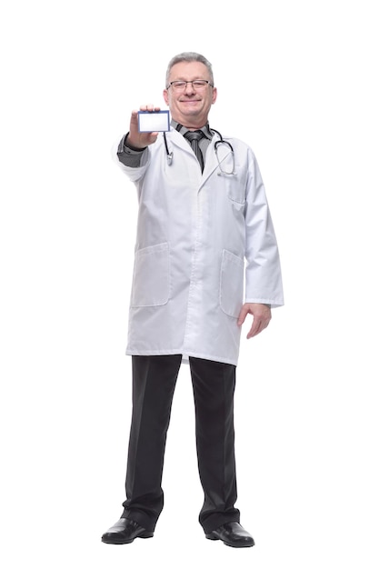 Amichevole medico con carta d'identità medica vuota