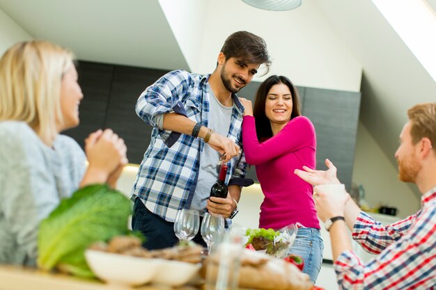 Amici a cena