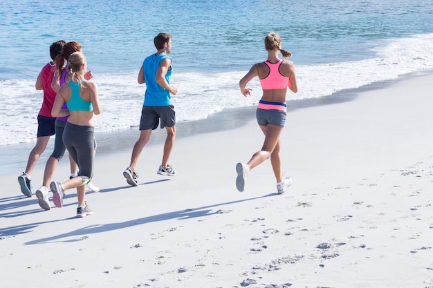 Amici che fanno jogging insieme