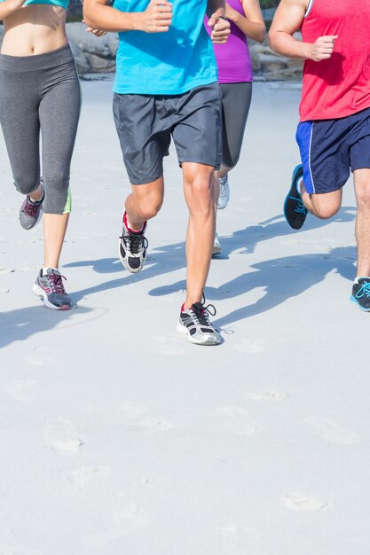 Amici che fanno jogging insieme