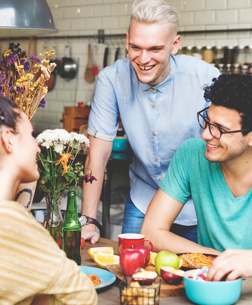 Amici e spari da pranzo