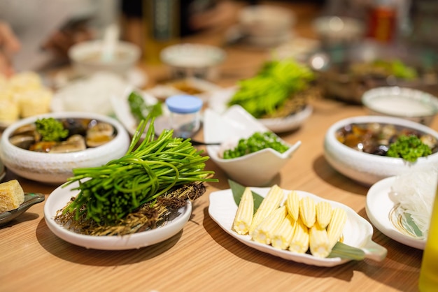 Amico andare hot pot insieme al ristorante