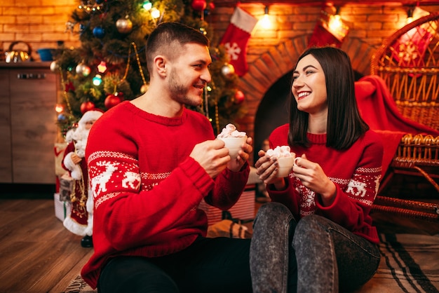 Amore coppia, romantica festa di Natale