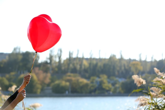 Amore palloncini cuore, all'aperto