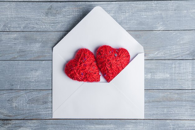 Amore sfondo con cuore rosso per biglietto di auguri di San Valentino