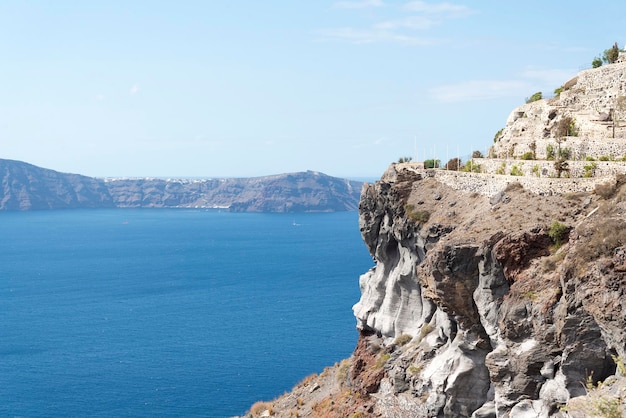 Ampio paesaggio che domina l'isola di Santorini in Grecia