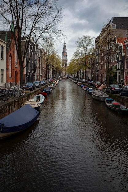 Amsterdam è la capitale e la città più grande dei Paesi Bassi