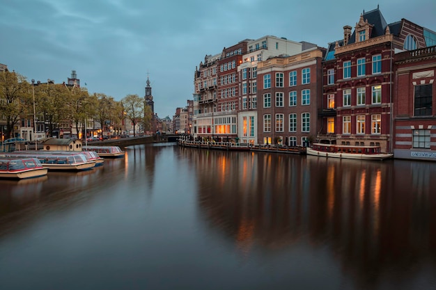 Amsterdam è la capitale e la città più grande dei Paesi Bassi