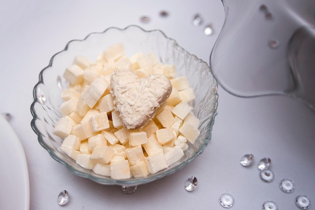 Ananas candito e biscotti a forma di cuore