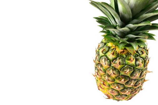 Ananas isolato su bianco