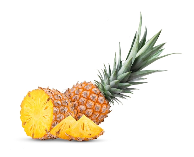 Ananas isolato su sfondo bianco