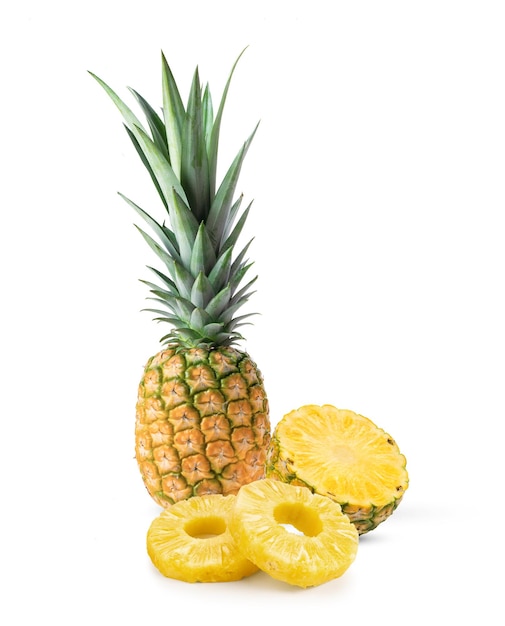 Ananas isolato su sfondo bianco