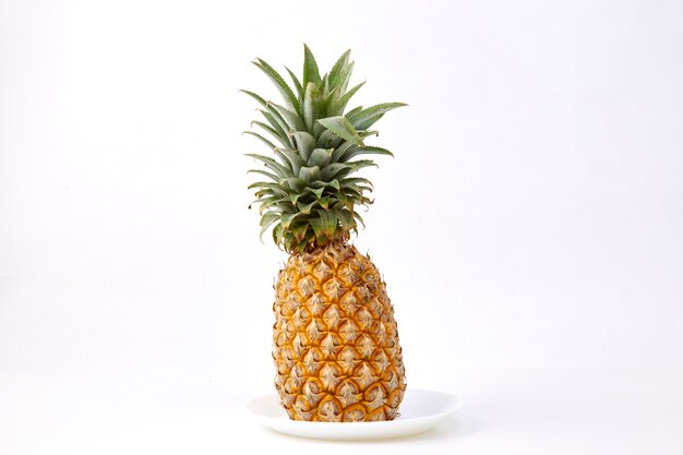 Ananas messo nel piatto