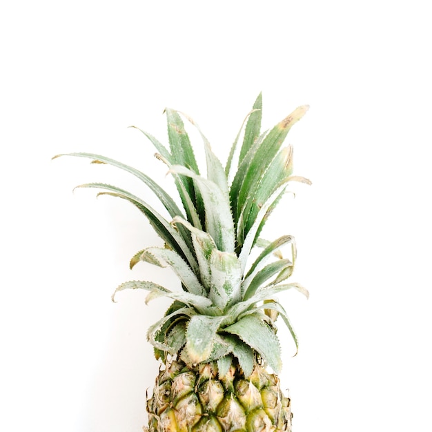 Ananas su bianco