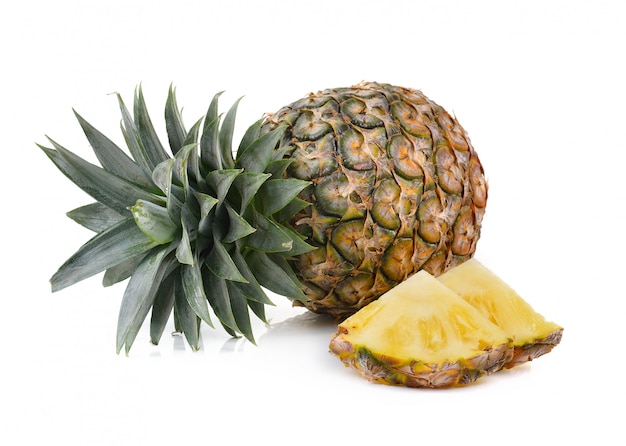 Ananas su bianco