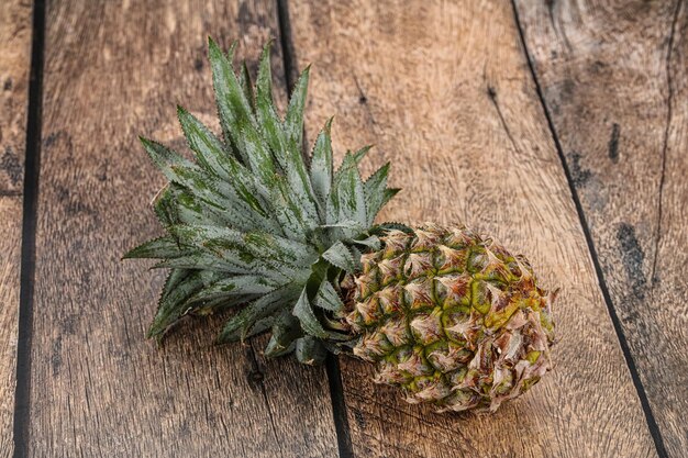 ananas tropicale maturo e dolce biologico