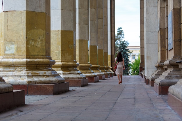 Andando in città ragazza