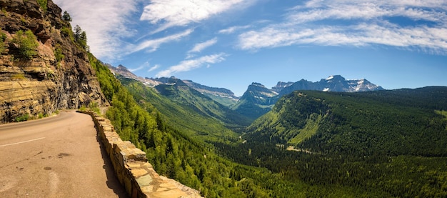 Andare alla Sun Road con vista panoramica del Glacier National Pa