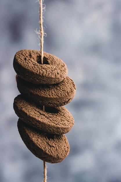 Anelli di biscotti al cioccolato. Anelli Di Biscotti. Copia spazio.