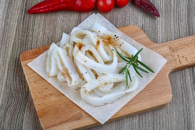 Anelli di calamari crudi