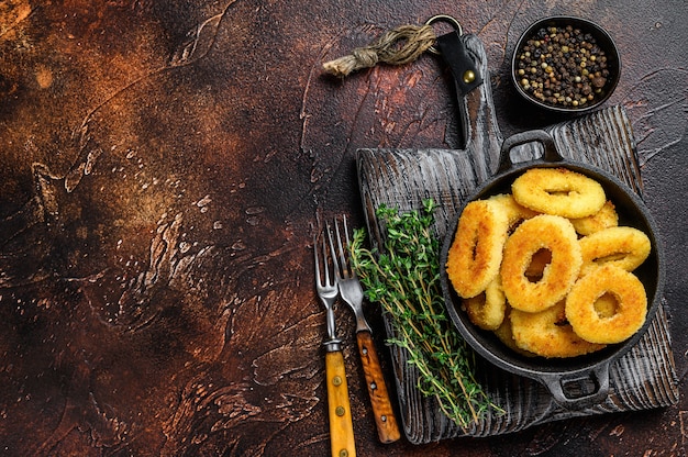 Anelli di calamari fritti impanati