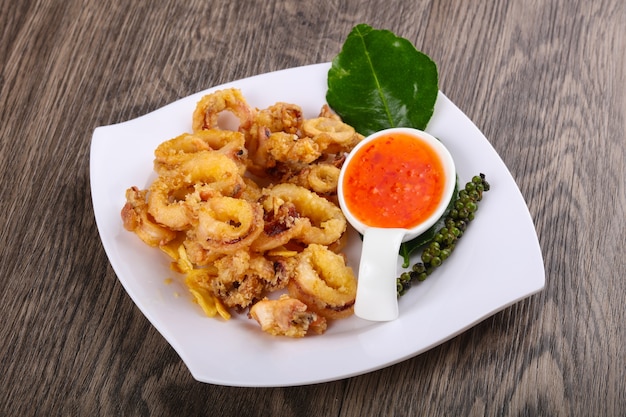 Anelli di calamari fritti