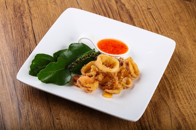 Anelli di calamari fritti