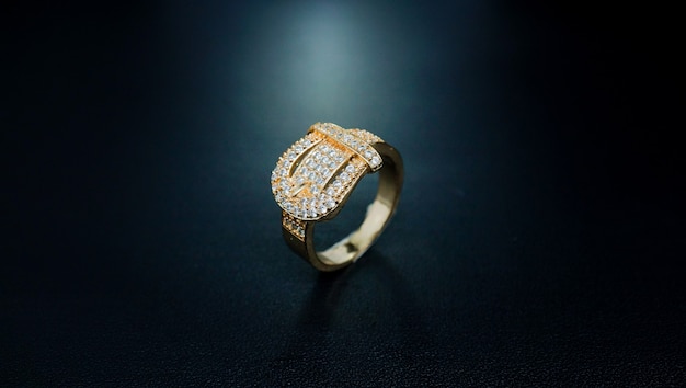 anello d'oro delle donne tailandesi
