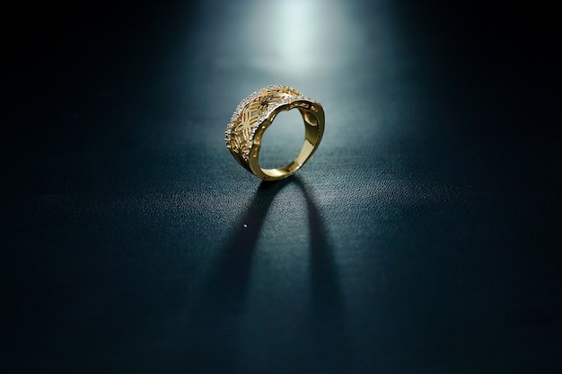 anello da donna in oro con motivo accento reale della dinastia cinese