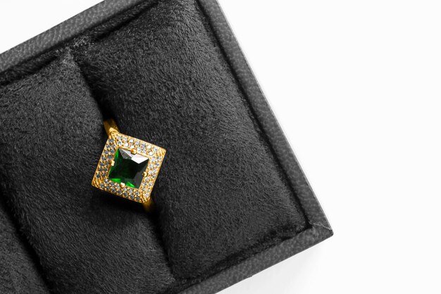 Anello in una scatola