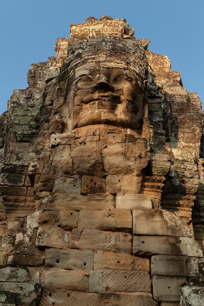 Angkor Wat è un enorme complesso di templi indù in Cambogia