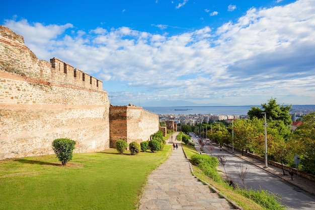 Angolo nord-orientale del muro dell'acropoli di Salonicco in Grecia