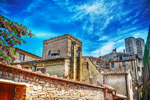 Angolo tipico di San Gimignano in hdr Italia