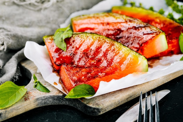 Anguria dolce tostata con peperoncino e menta