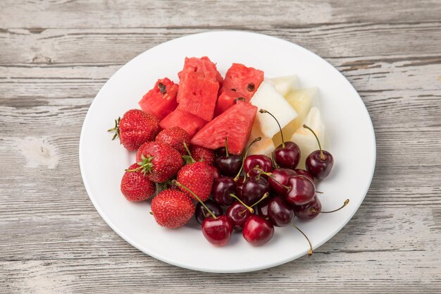 Anguria Insalata di frutta e fondo in legno Insalata di frutta con yogurt anguria