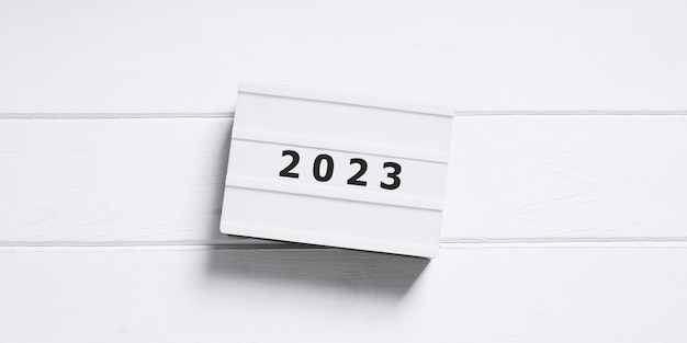 Anno minimalista 2023 nel banner di revisione o anteprima