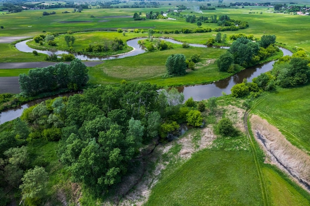 Anse del fiume Nida in Polonia Drone View a Sunny Spring Day